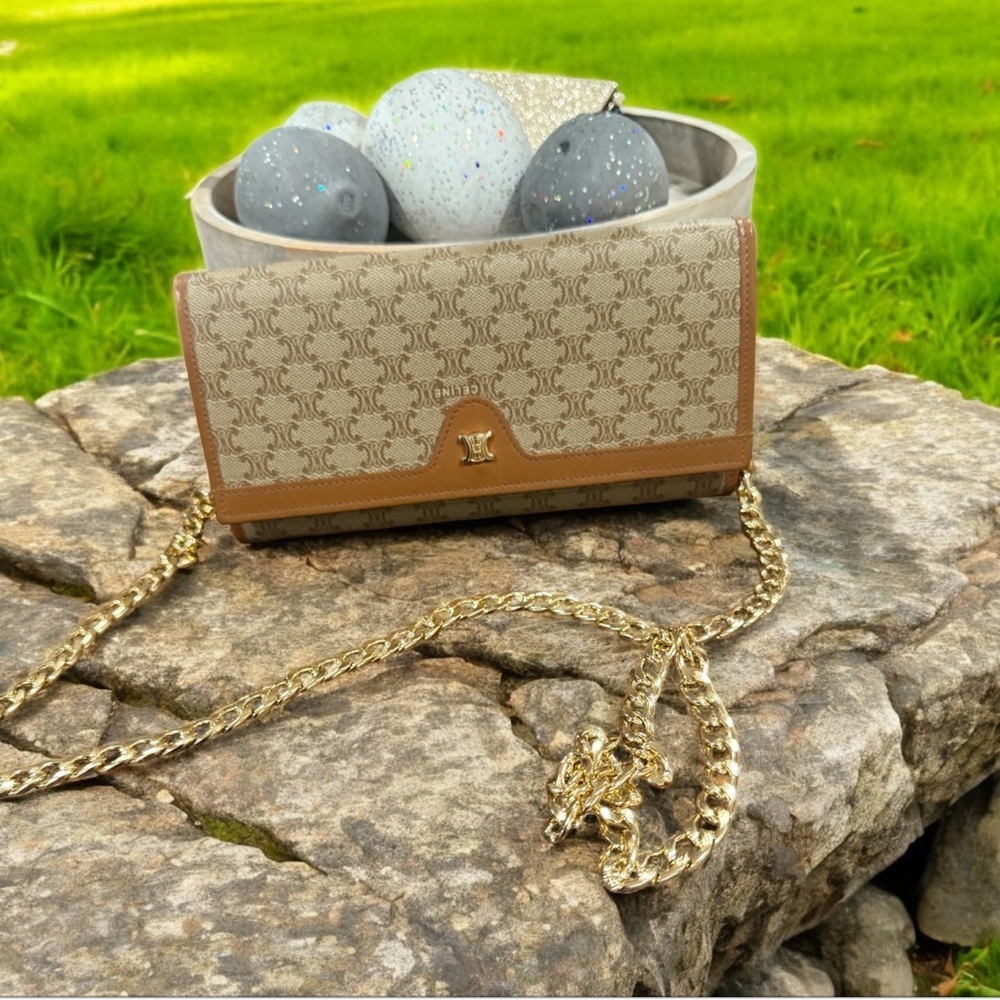 Elegant Brown and Gold Chain Shoulder Bag